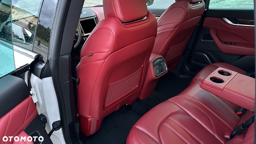 Maserati Levante Q4 Executive - 30