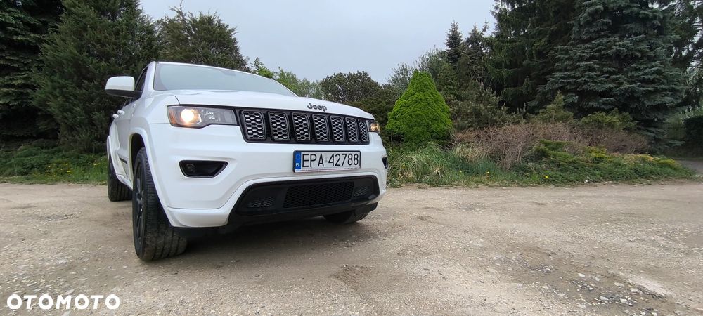 Jeep Grand Cherokee - 12