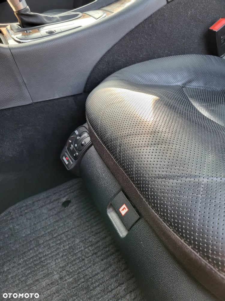 Mercedes-Benz Klasa E 300 BLUETEC Avantgarde - 14