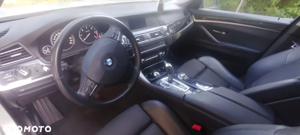 BMW Seria 5 525d xDrive - 8
