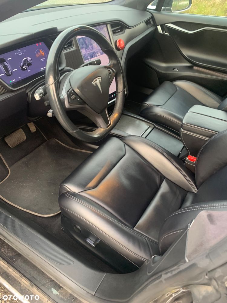 Tesla Model S - 12