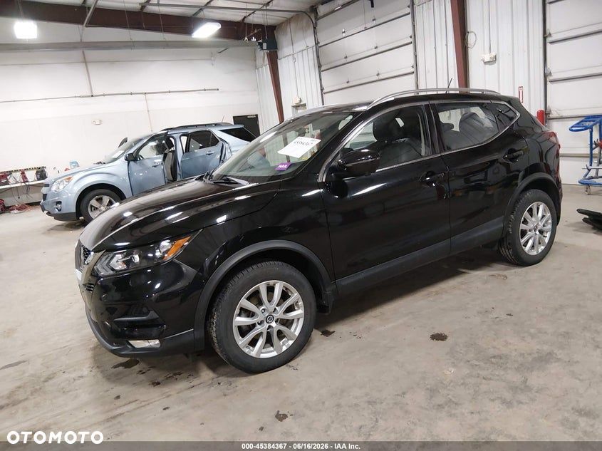 Nissan Rogue - 4