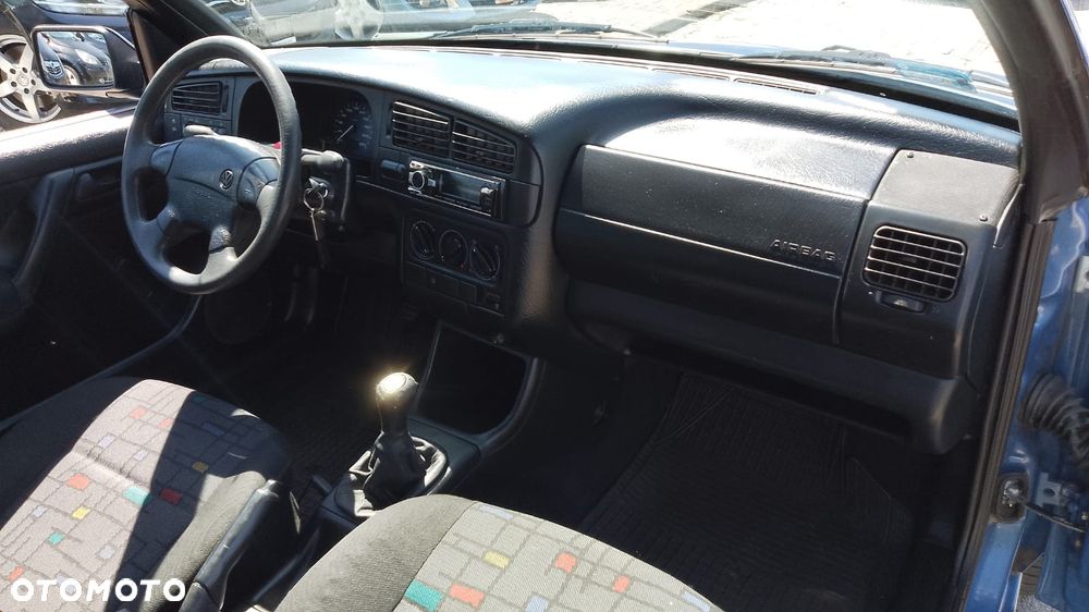 Volkswagen Golf 1.8 CL - 11