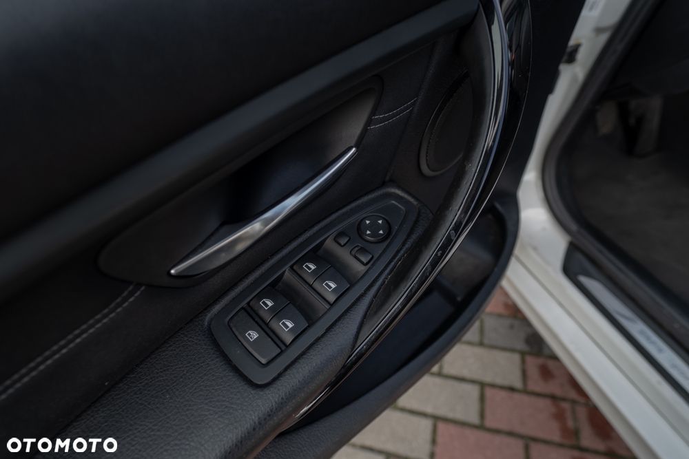 BMW Seria 3 318d Sport Line - 8