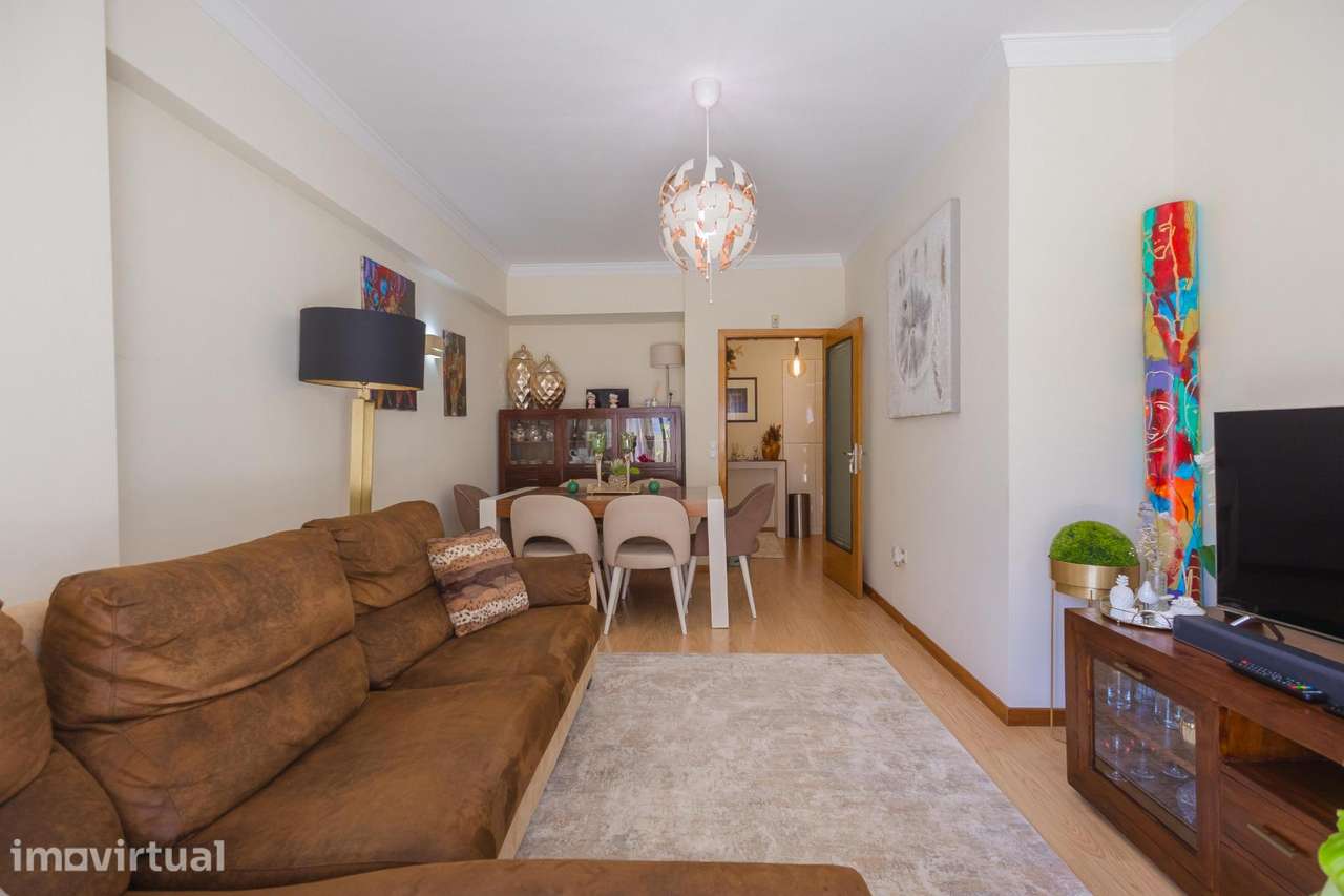 Apartamento T2 com Excelente Terraço e Garagem Box em Águas Santas - Grande imagem: 4/30