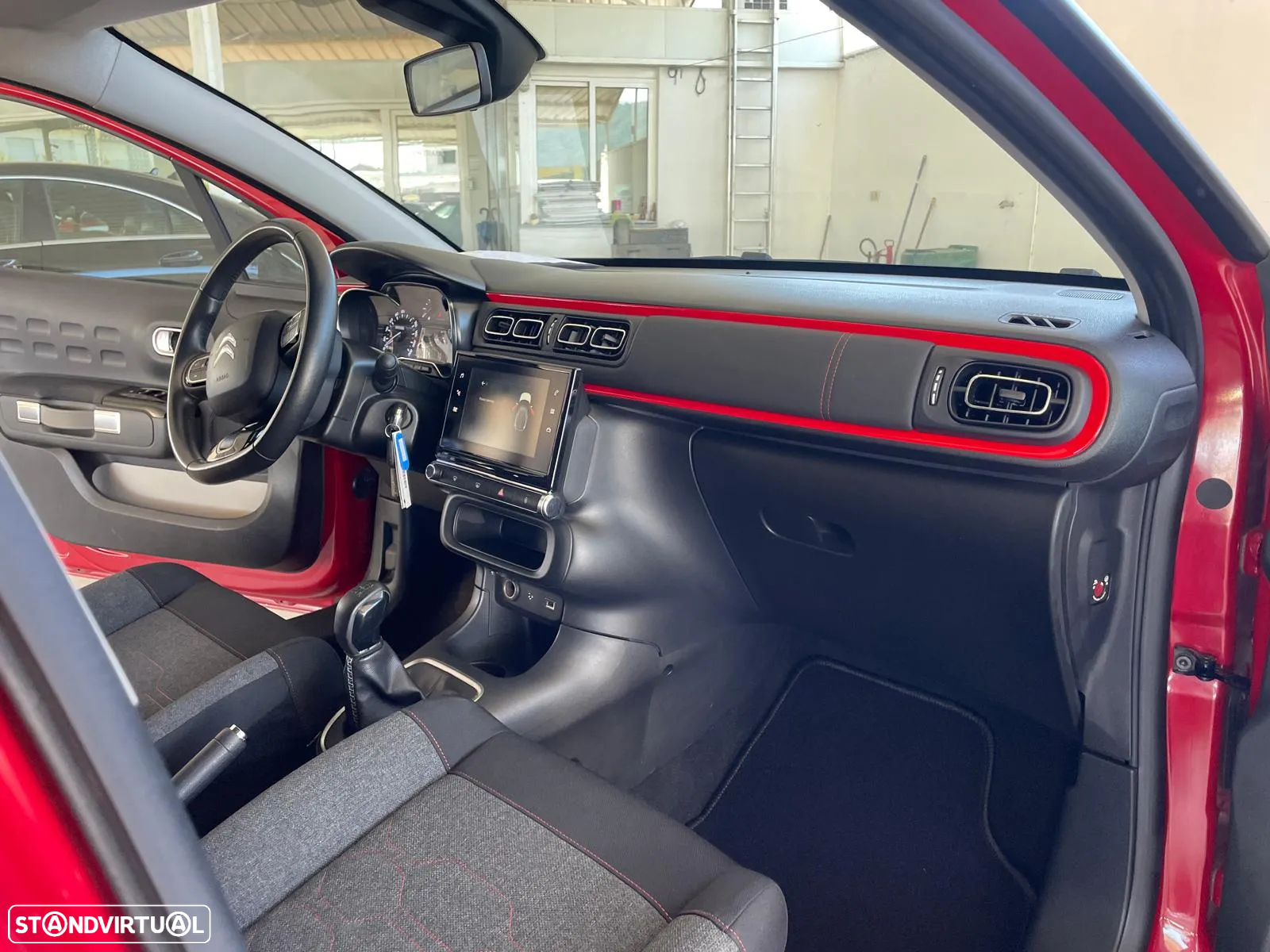 Citroën C3 1.2 PureTech Shine - 23