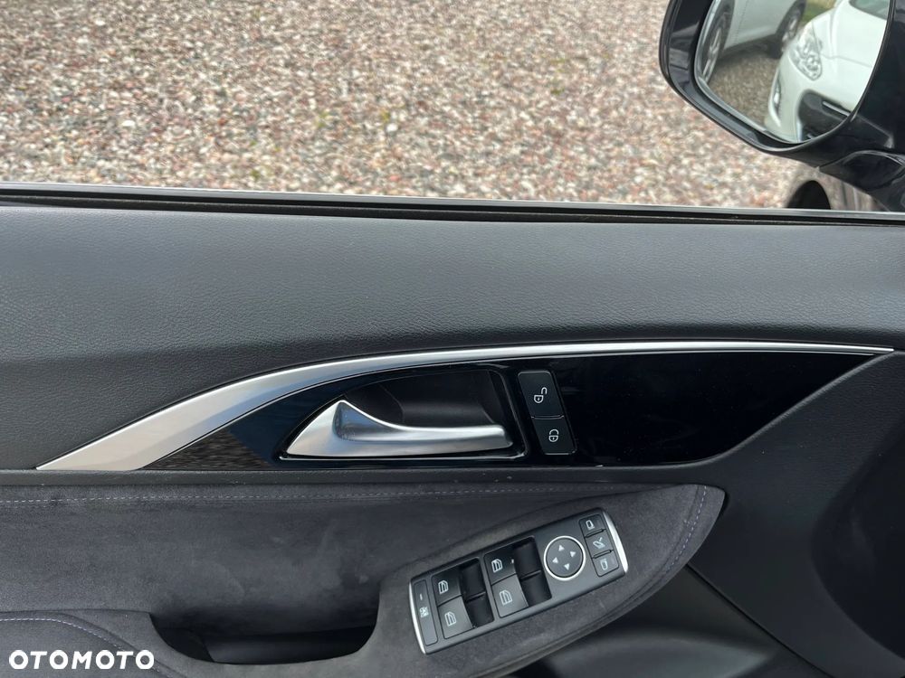 Infiniti Q30 - 16