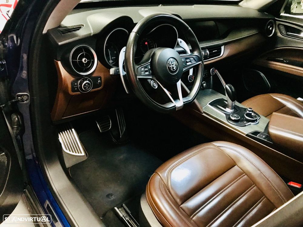 Alfa Romeo Stelvio 2.2 D Estrema Q4 AT8 - 8