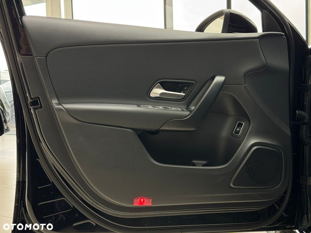 Mercedes-Benz Klasa A 180 Style 7G-DCT - 12