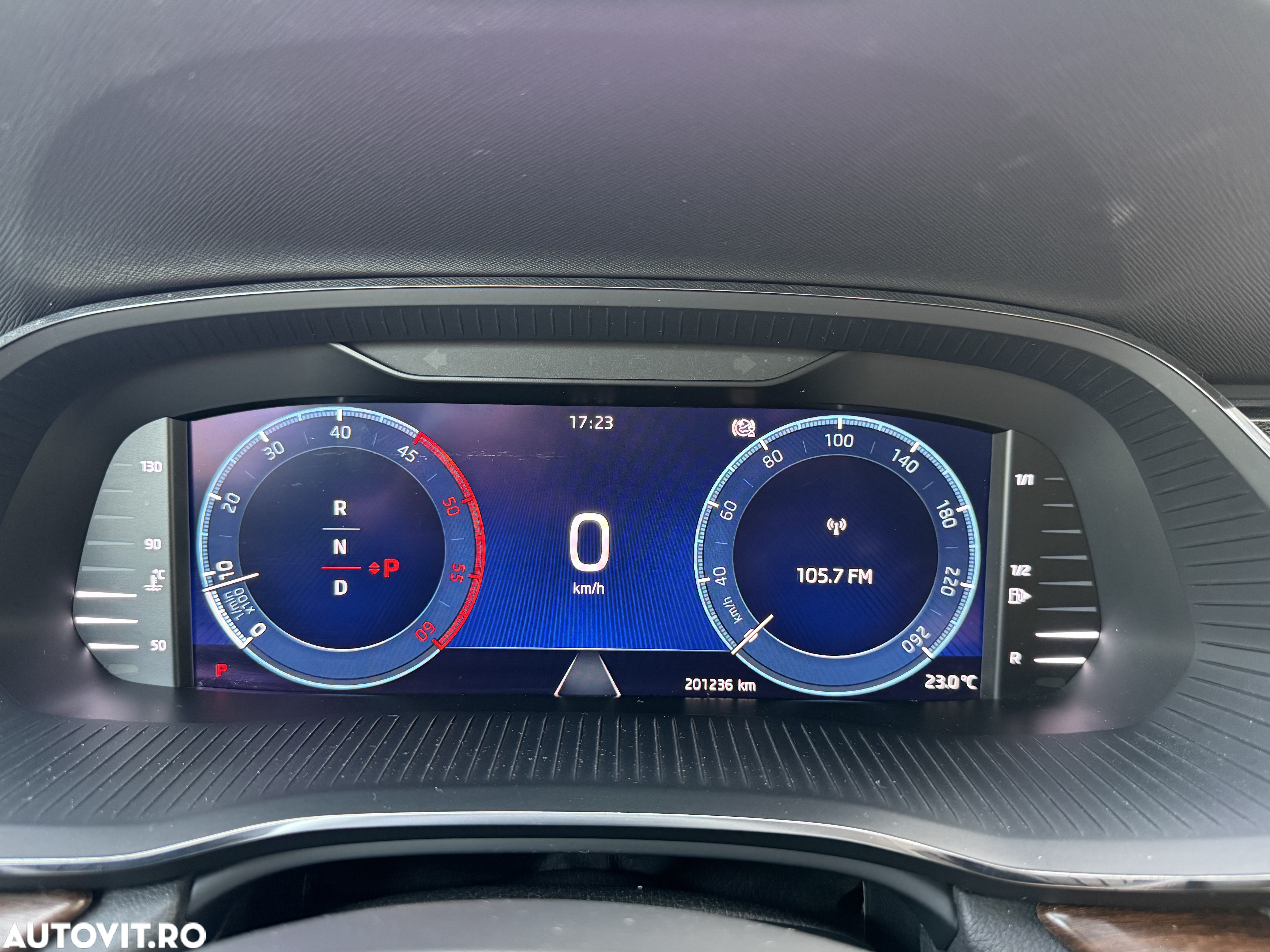 Skoda Octavia Combi 2.0 TDI DSG 4X4 Scout - 18