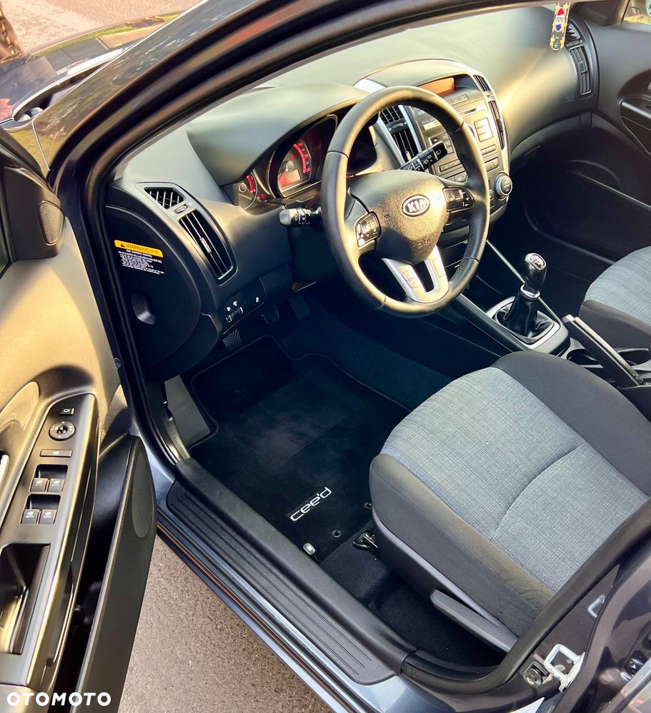 Kia Ceed - 7