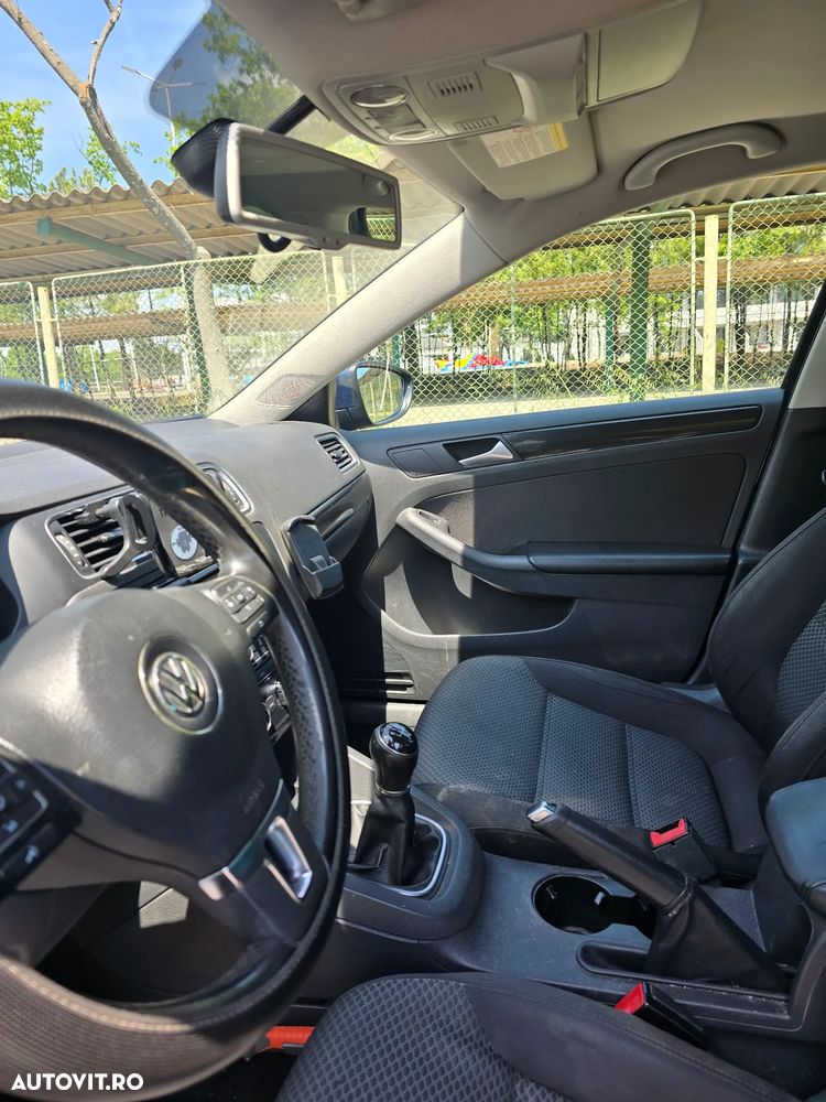 Volkswagen Jetta - 13