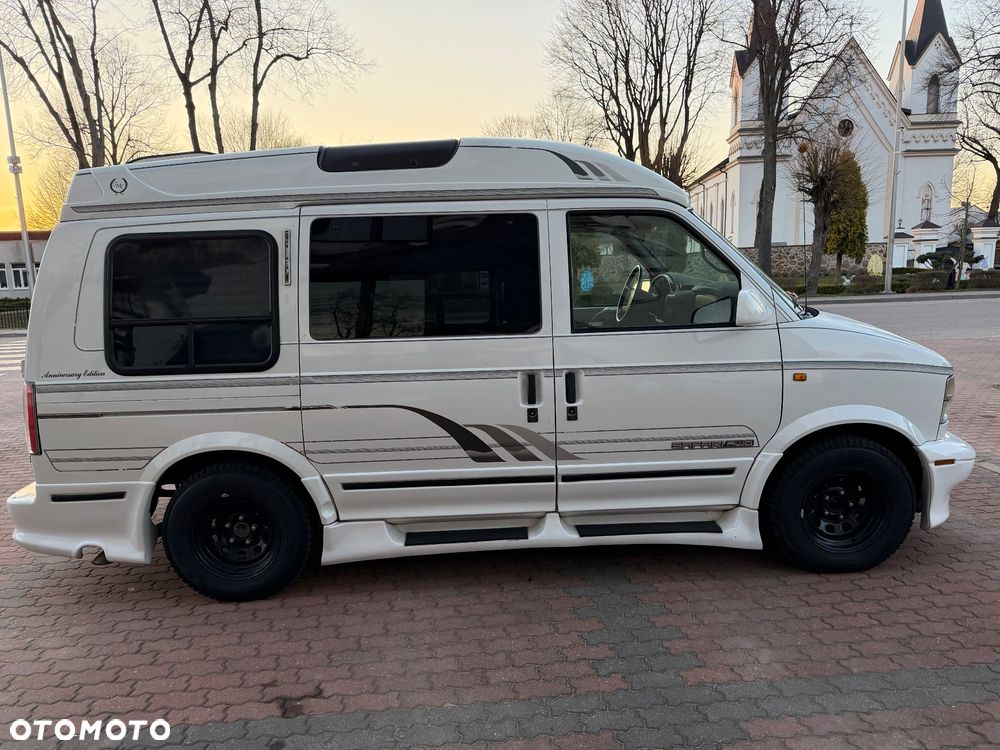 GMC Safari - 4