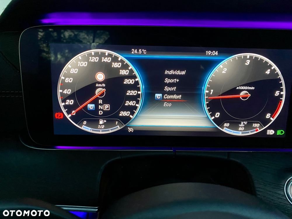 Mercedes-Benz Klasa E 220 d Coupe 4-Matic 9G-TRONIC - 22