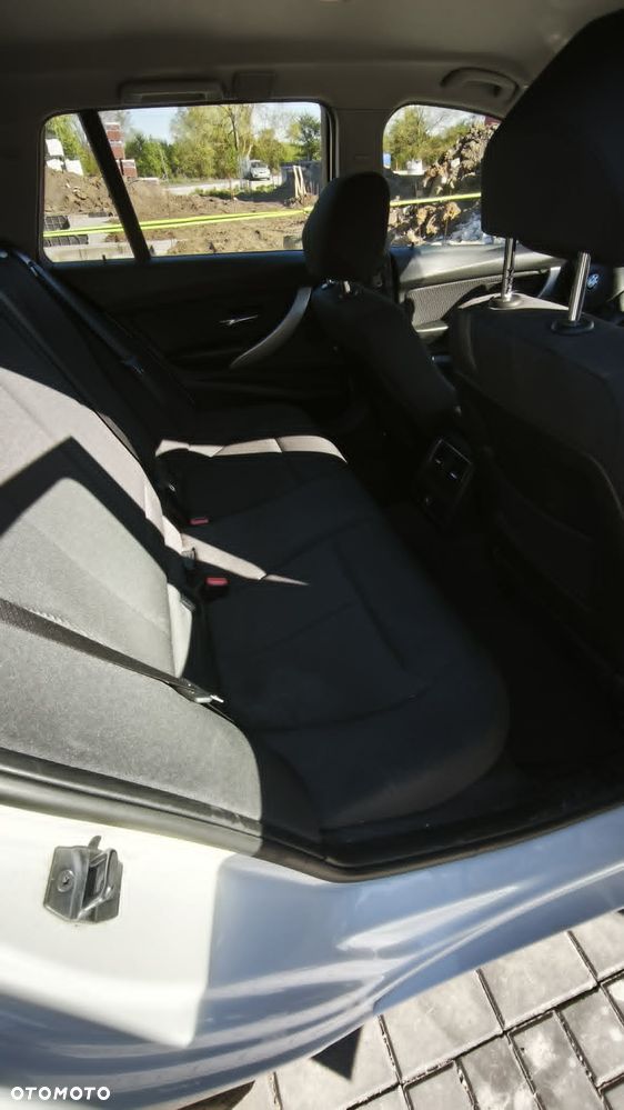 BMW Seria 3 318i GPF Advantage - 16