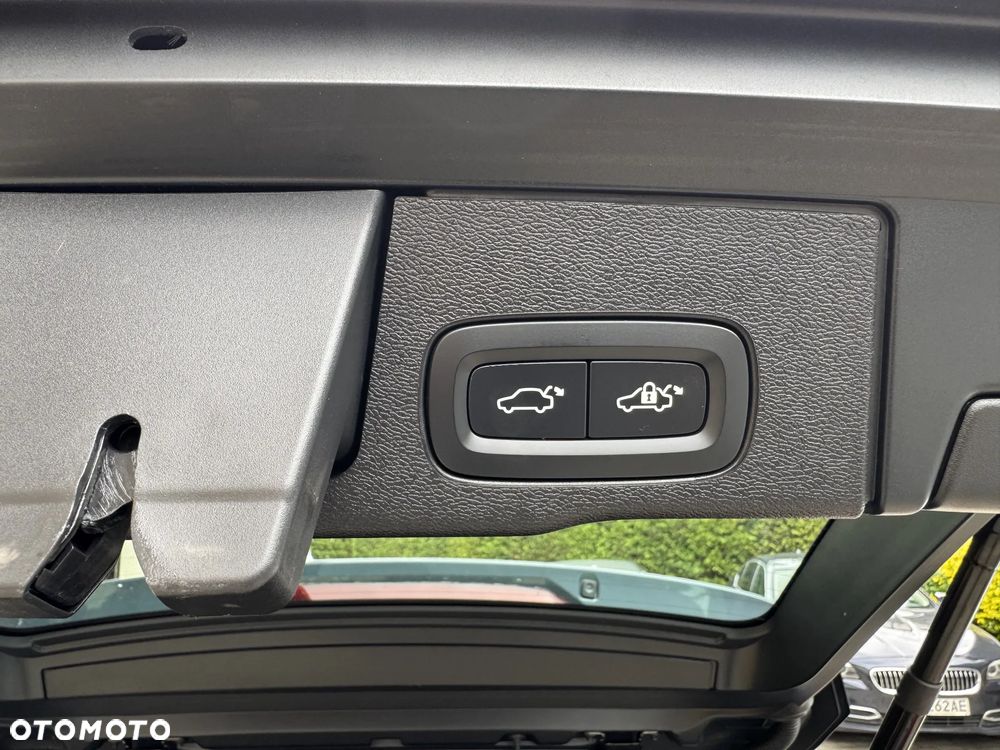 Volvo XC 60 B4 D AWD Plus Dark - 34