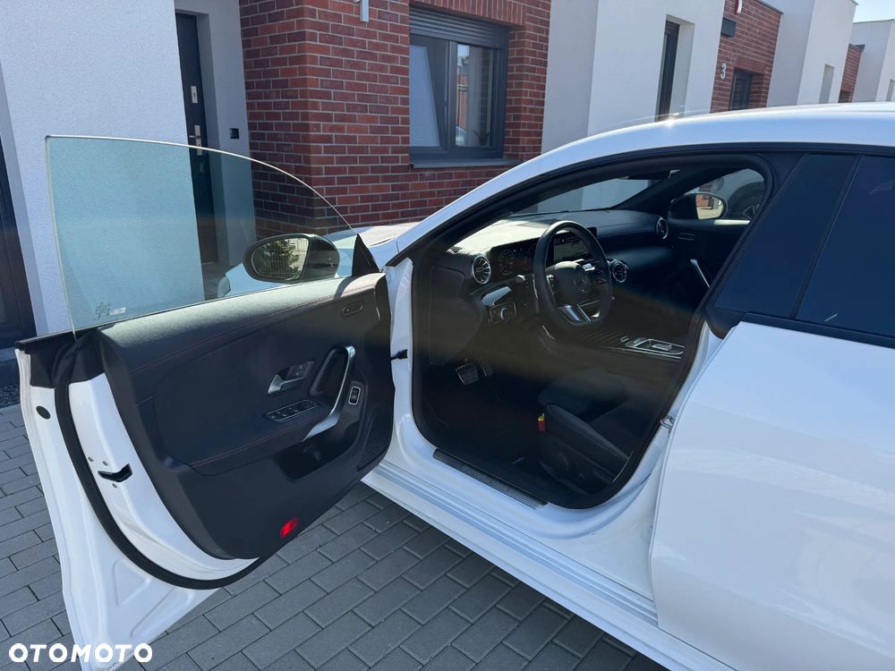 Mercedes-Benz CLA 200 AMG Line 7G-DCT - 19