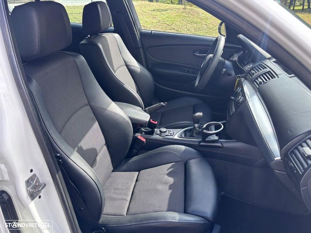 BMW 118 d Pack M - 13