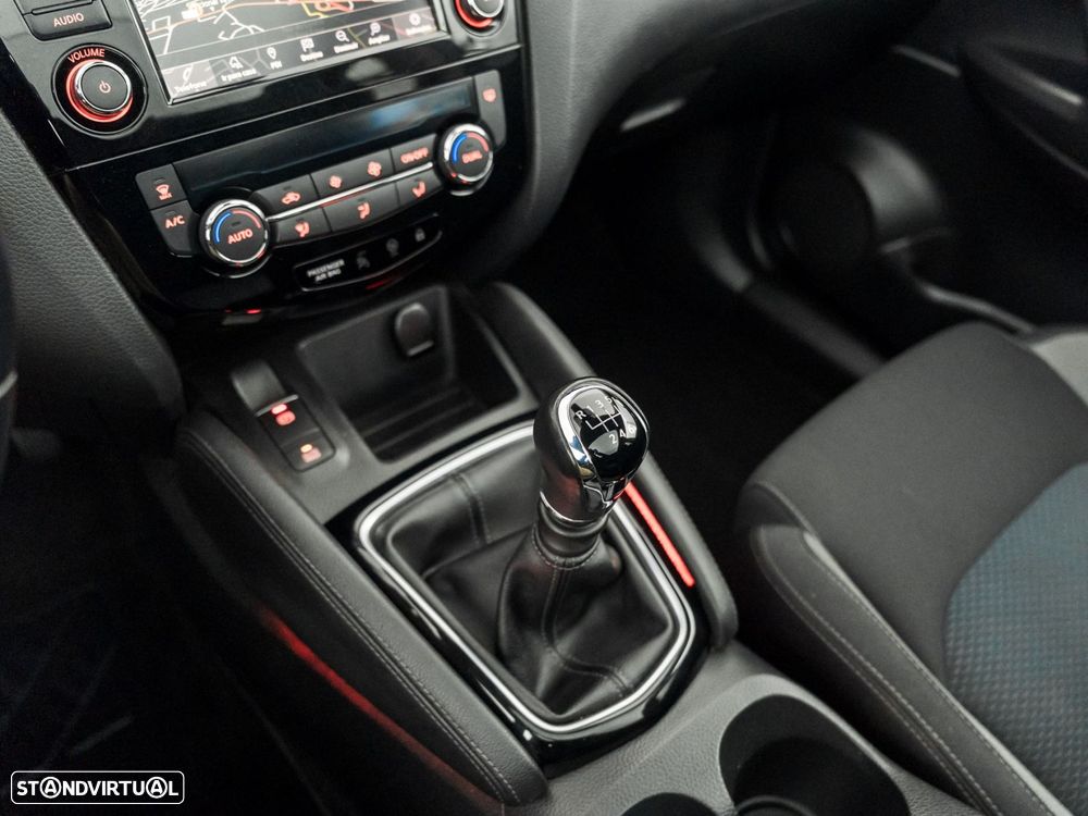 Nissan Qashqai 1.5 dCi N-Connecta - 24