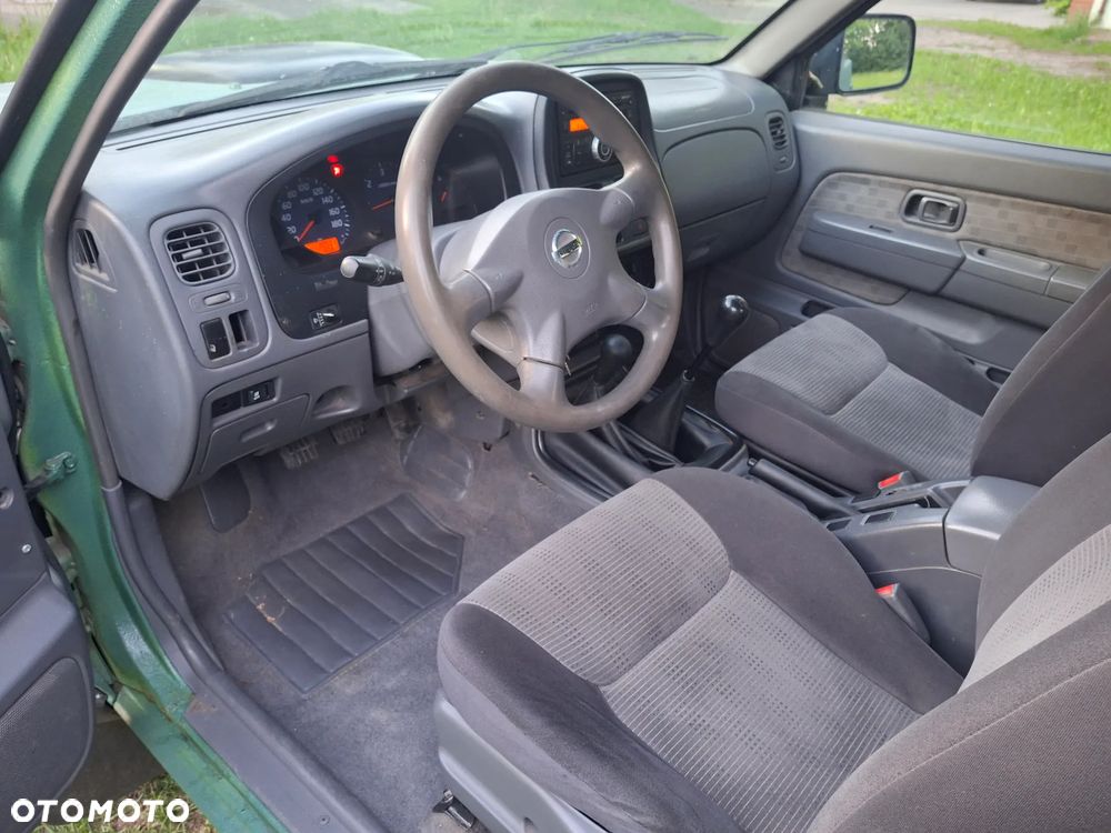 Nissan Pickup - 5