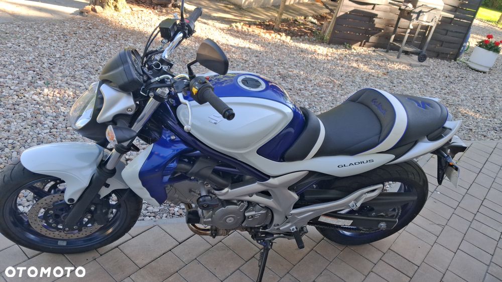 Suzuki Gladius - 6