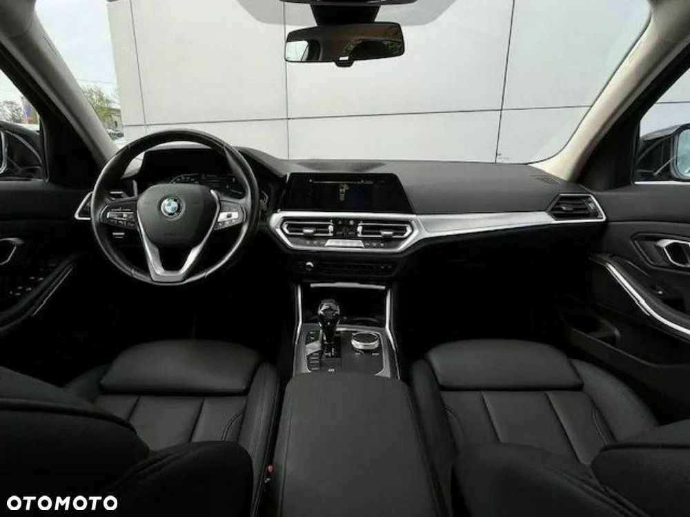 BMW Seria 3 318d Sport Line - 18