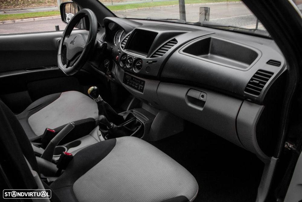 Mitsubishi L200 2.5 DI-D CD Intense 4WD - 23