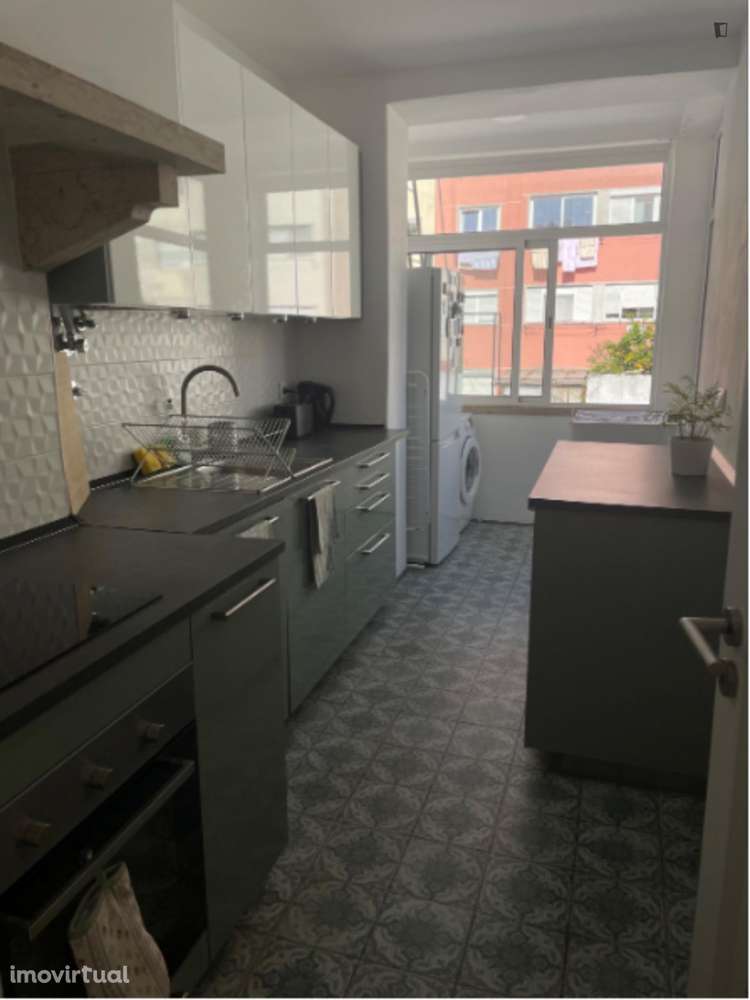 Quarto - localizado em Benfica Lisbon - Grande imagem: 2/5