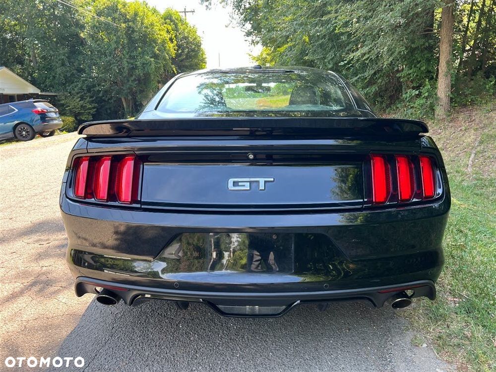 Ford Mustang - 4