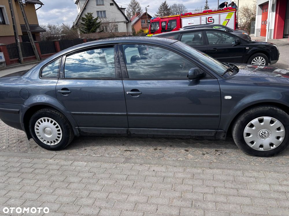 Volkswagen Passat 1.9 TDI Comfortline - 6