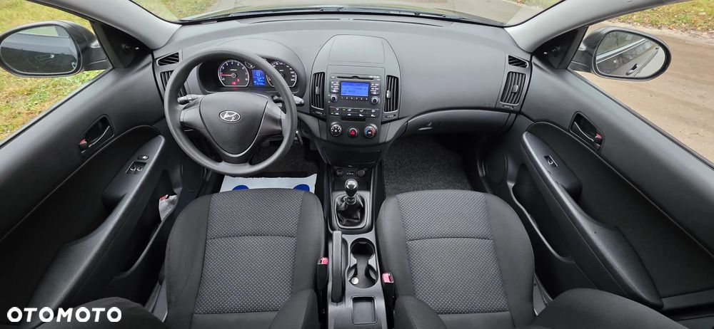 Hyundai i30 1.4 Base + - 17