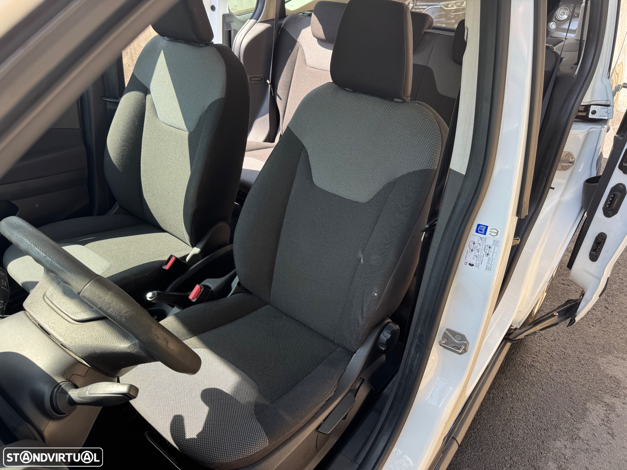 Ford Tourneo Courier 1.5 TDCi Ambiente - 16