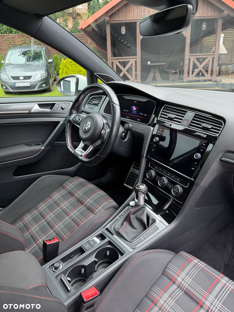 Volkswagen Golf GTI (BlueMotion Technology) - 30