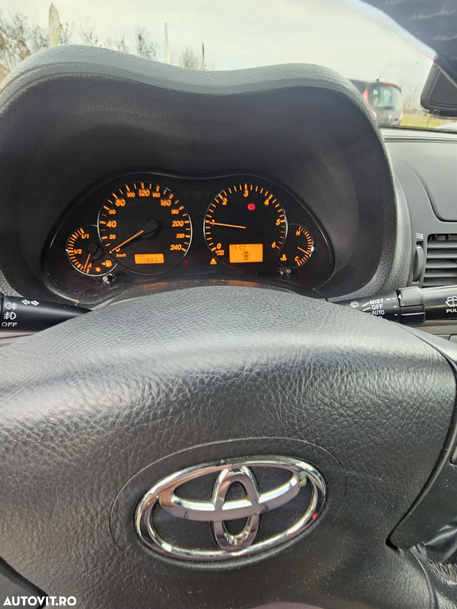 Toyota Avensis 2.0 D-4D - 11