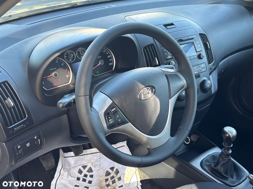Hyundai i30 1.6 Comfort - 13