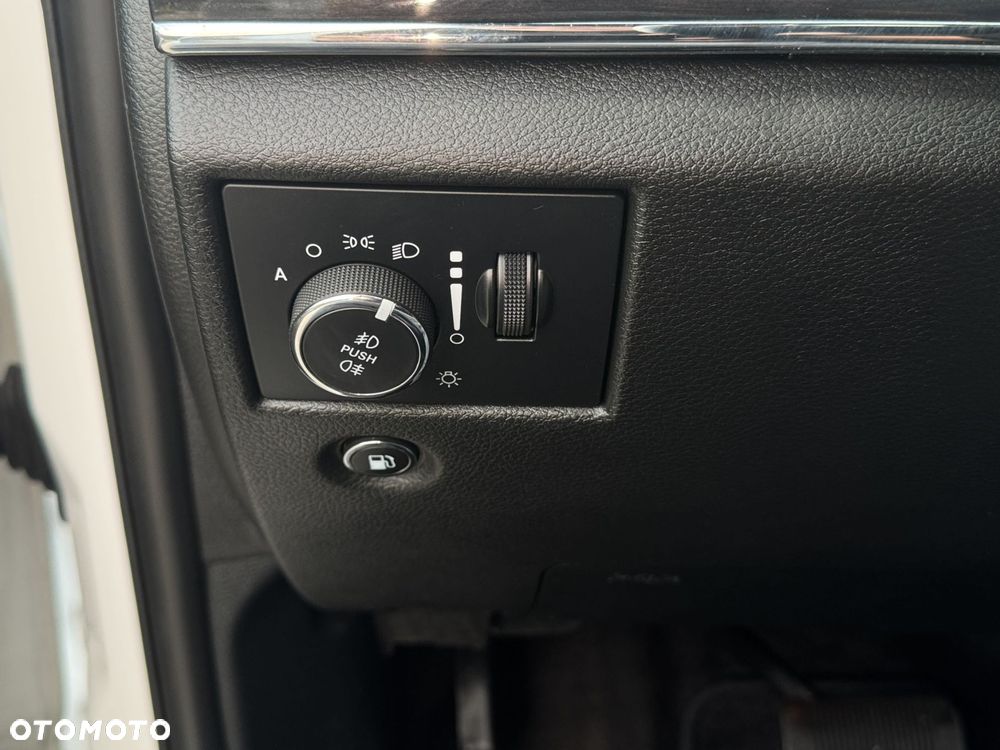 Jeep Grand Cherokee - 34
