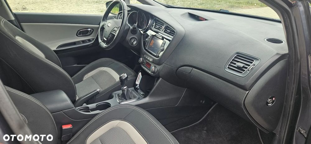 Kia Ceed 1.6 CRDi 136 ISG UEFA EURO 2016 - 9