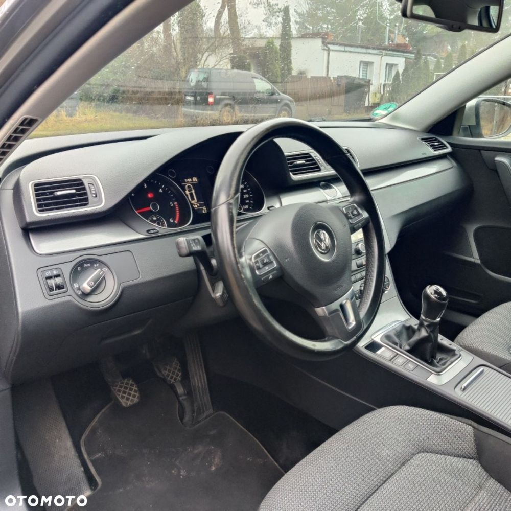 Volkswagen Passat - 19