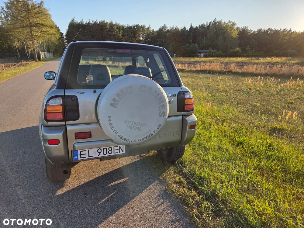 Toyota RAV4 2.0 - 7