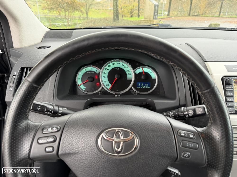 Toyota Corolla Verso 2.2 D-4D High Pack - 18