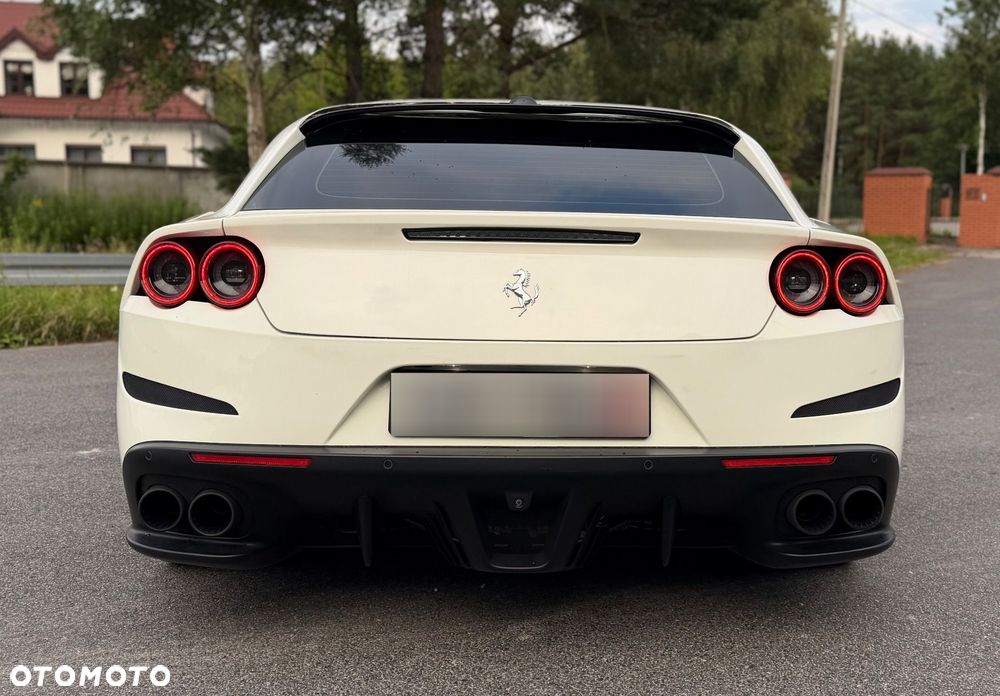 Ferrari GTC4Lusso - 6