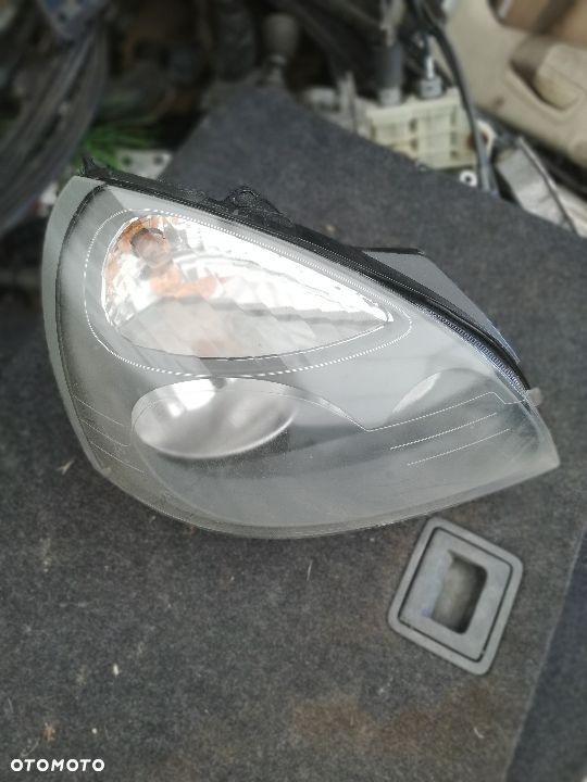RENAULT CLIO II LIFT LAMPA PRAWY PRZÓD EUROPA