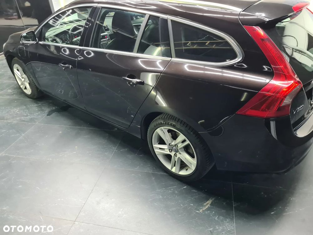 Volvo V60 D6 AWD Plug-in Hybrid Summum - 3
