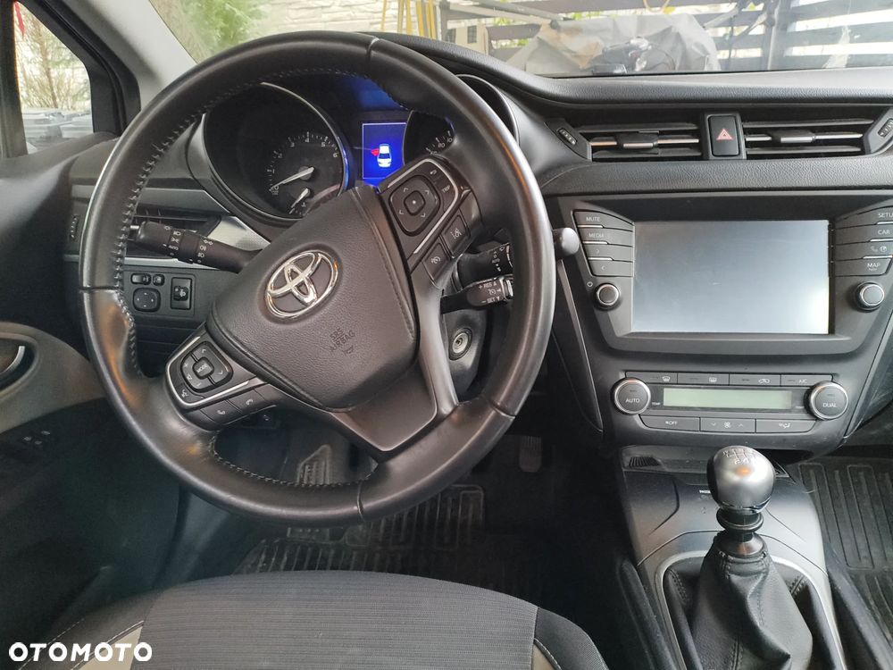 Toyota Avensis 1.8 Premium - 9