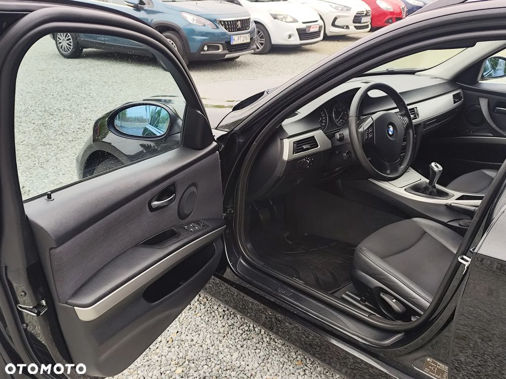 BMW Seria 3 318i - 11