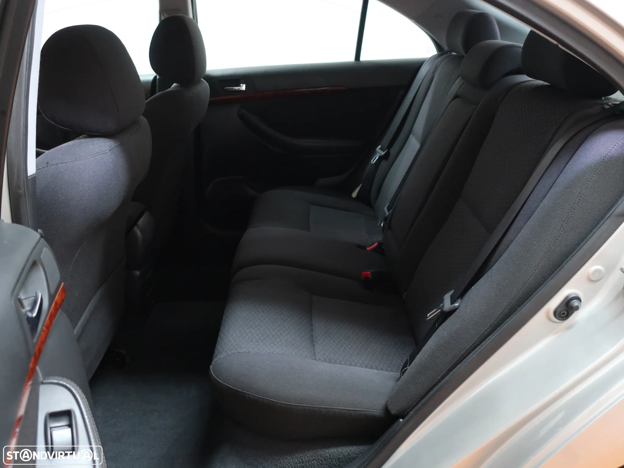 Toyota Avensis SD 2.0 D-4D Sol - 13