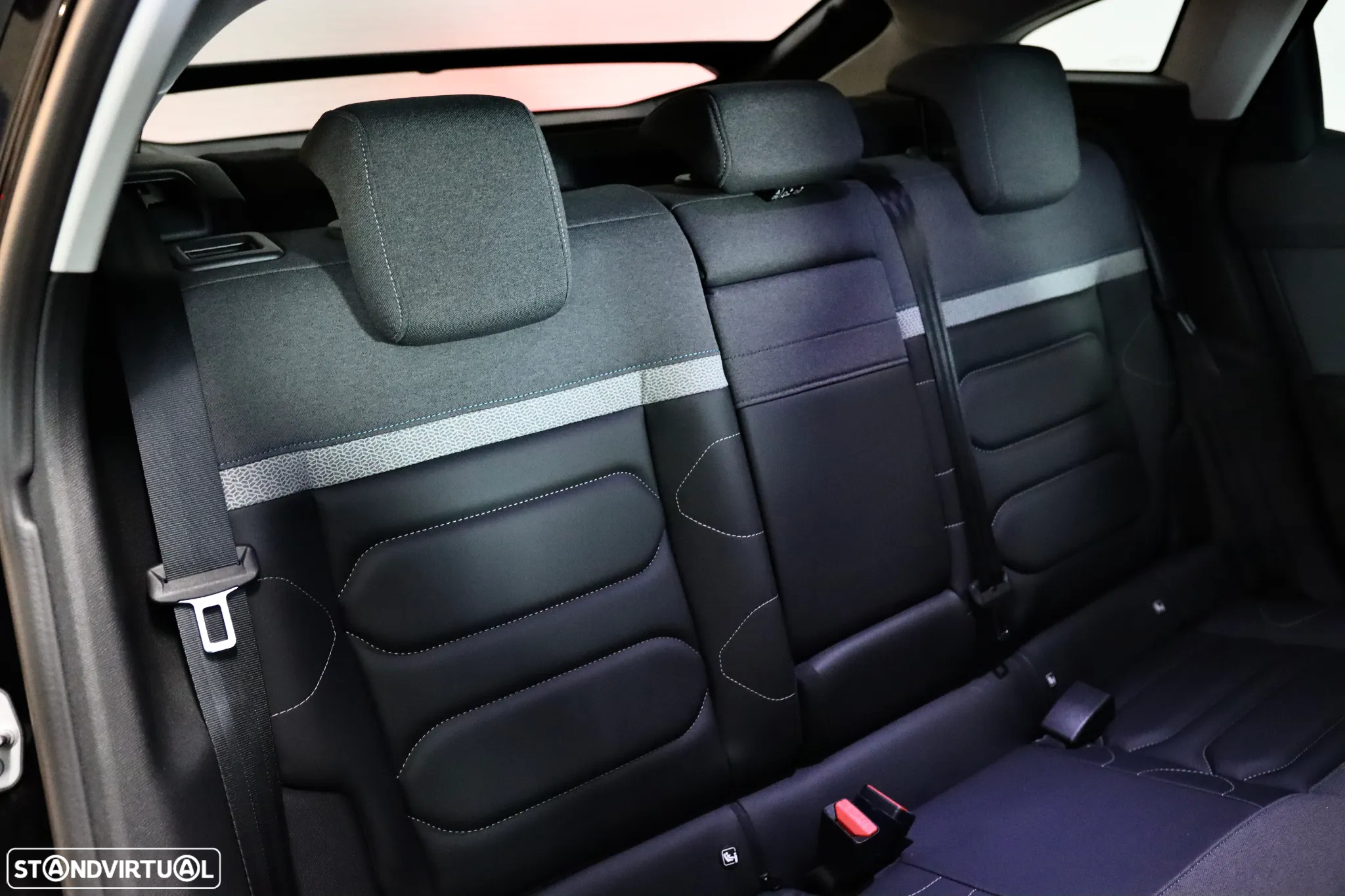 Citroën C4 BlueHDi 130 Stop&Start EAT8 SHINE - 24