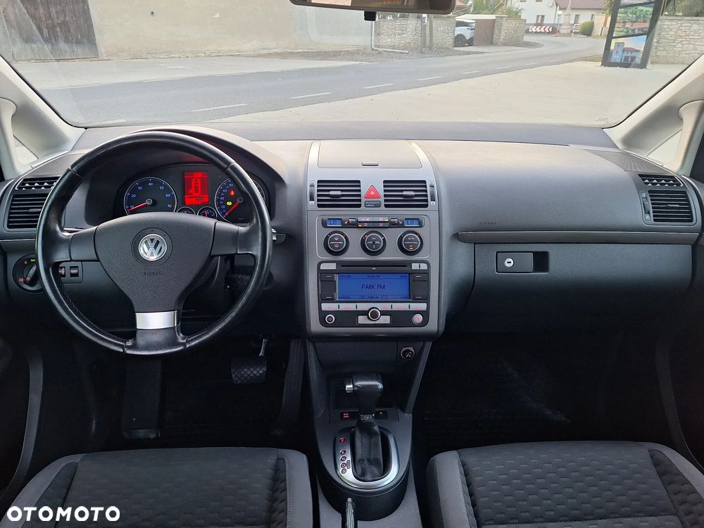 Volkswagen Touran 1.4 TSI Highline DSG - 12