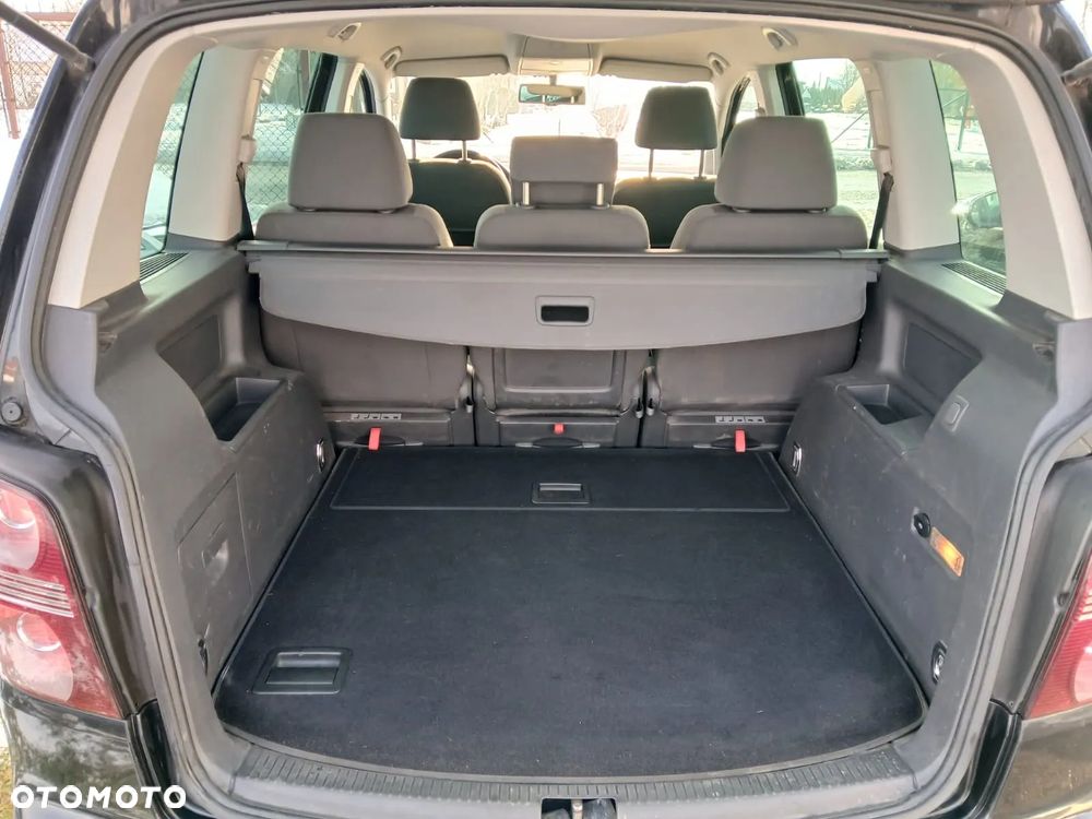 Volkswagen Touran - 14