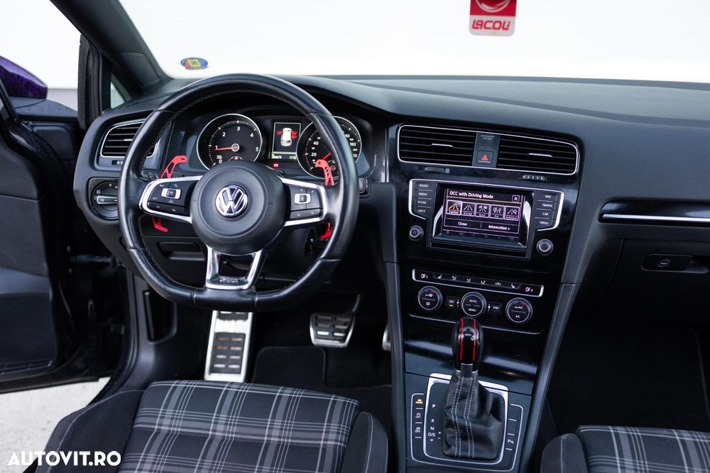 Volkswagen Golf - 6
